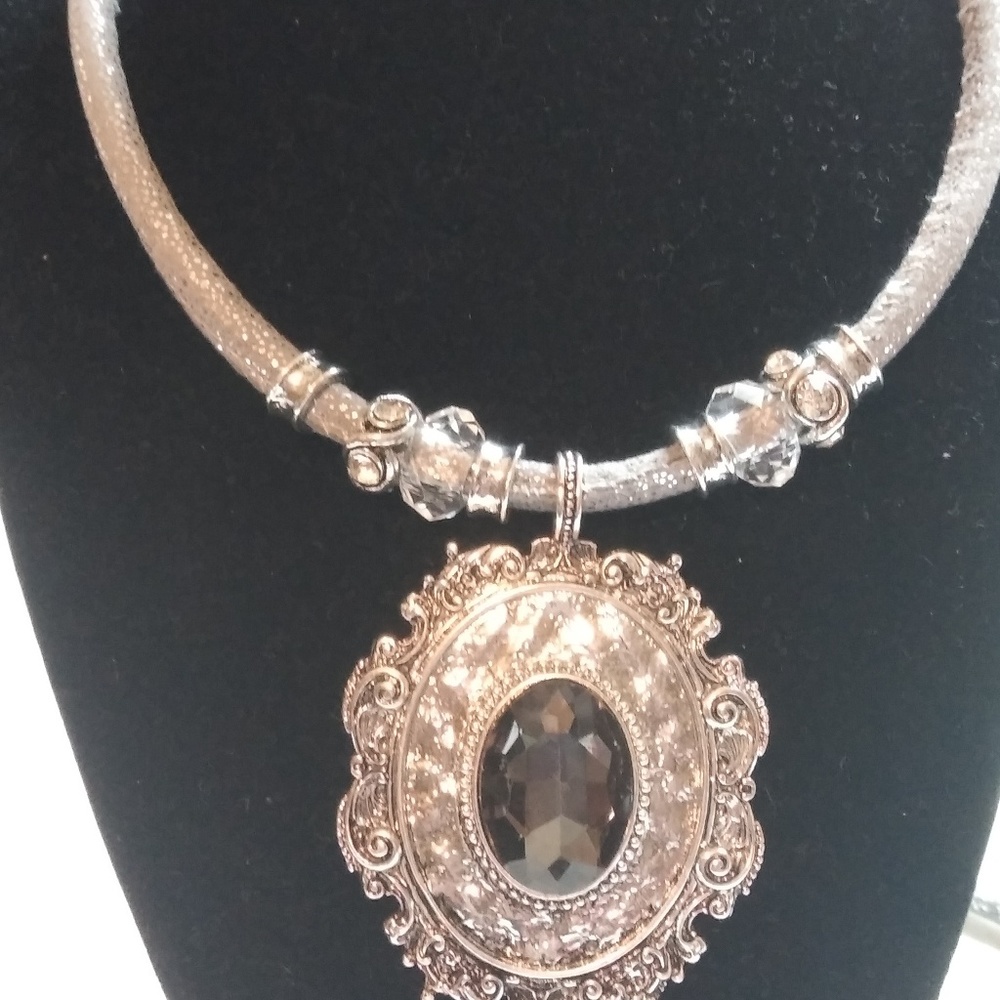 Beautiful Statement Necklace NWOT